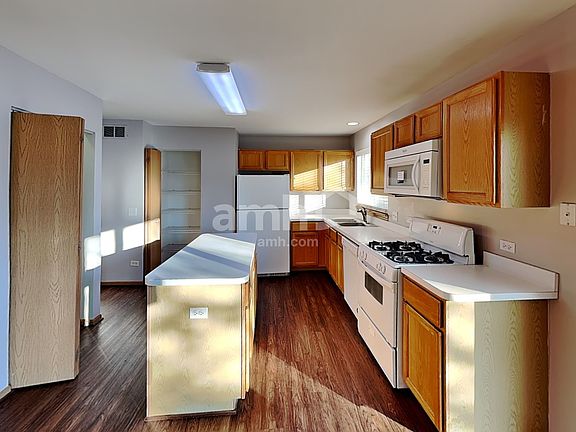 3rd image of 2502 Mirage Ave