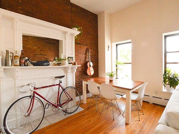 2nd image of 376 Park Pl APT 4