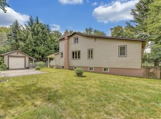 38 Elm St, Hewitt, NJ 07421