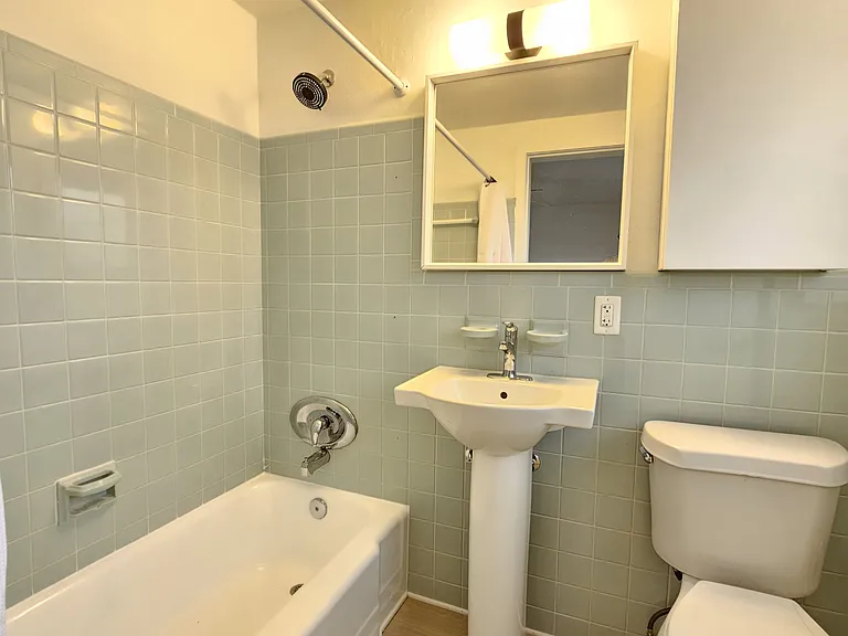 1354 Bayview Dr #E — Photo 8