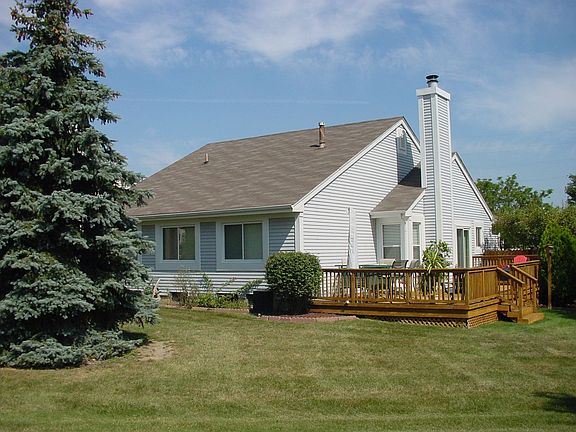 Rear View with Oversized Deck