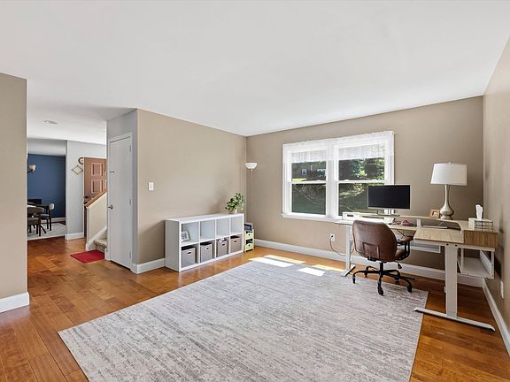 3rd image of 615 W Rosedale Ave