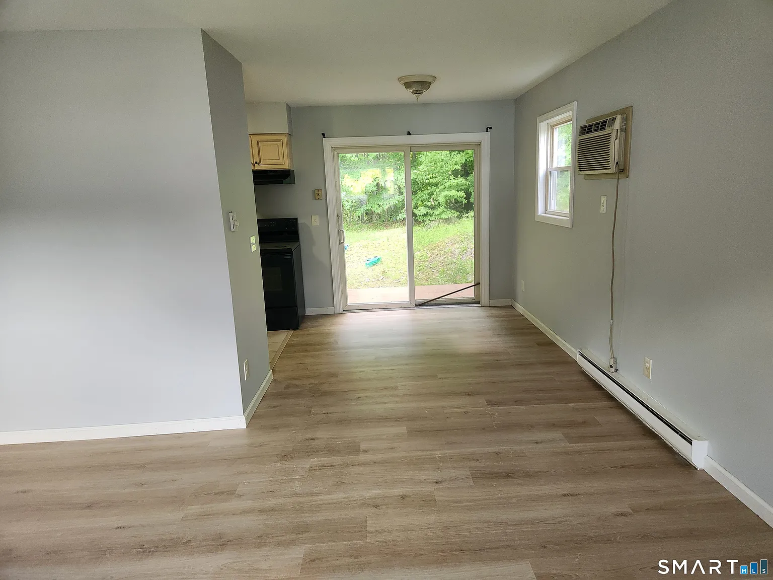 2 bed, 1.0 bath, 882 sqft, $2,400 — Photo 2