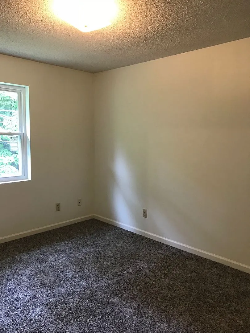 Rockingham Apartments — Photo 2