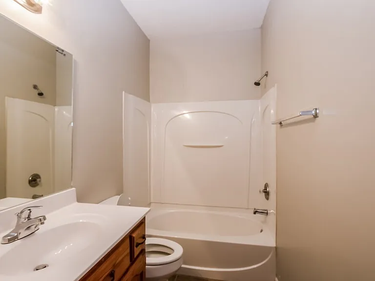 1146 Warwick Pl — Photo 13
