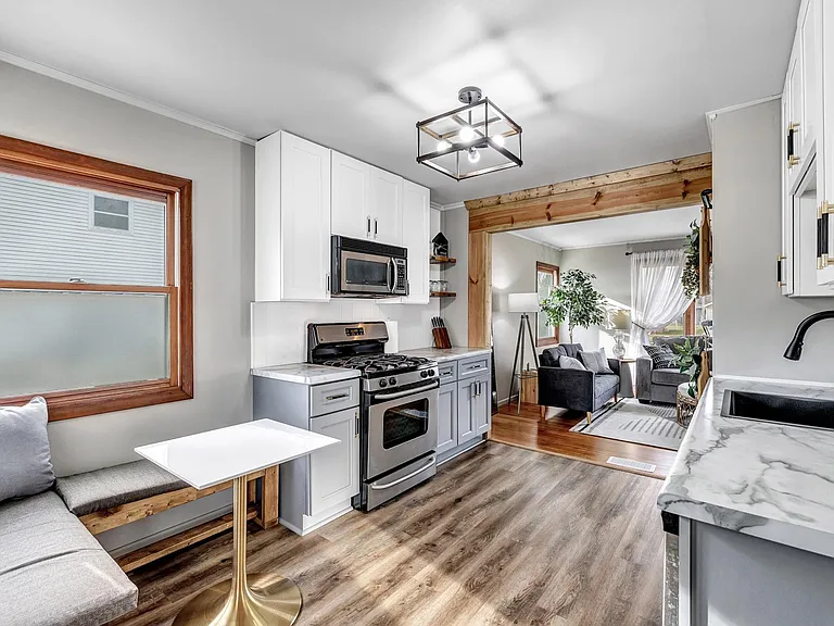 1420 Langlade Ave — Photo 7