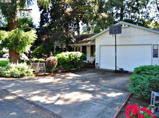 590 N 16th St, Cottage Grove, OR 97424