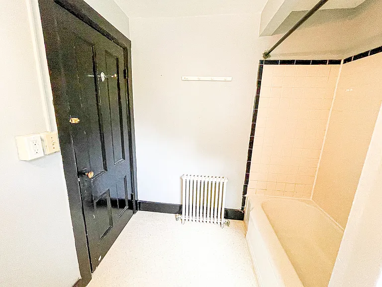 705 E Seneca St — Photo 6