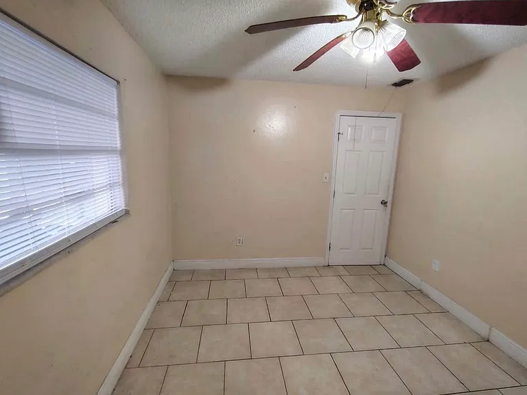 1120 Frazier Ave — Photo 8