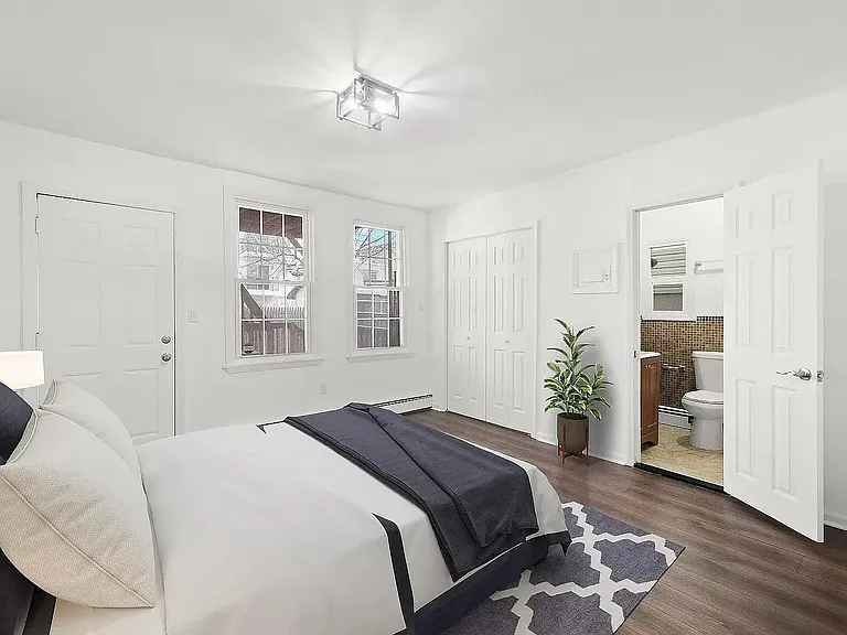 Master Bedroom with En Suite Bathroom & Walk-In Closet (Old Photo)