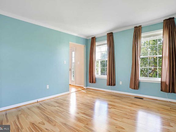 5th image of 9929 Saint Roberts Dr