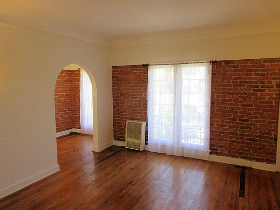 4th image of 654 S Detroit St APT 201