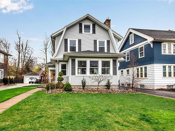 3rd image of 684 Crescent Ave