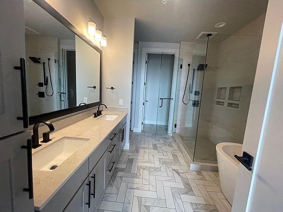 2nd image of 1008 Bannock St #1612