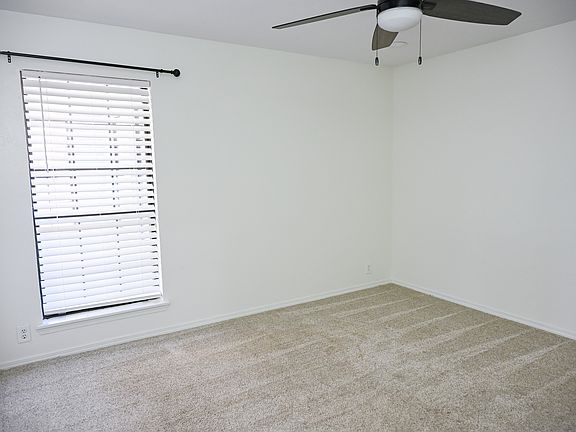 4th image of 1725 Whispering Creek Ct