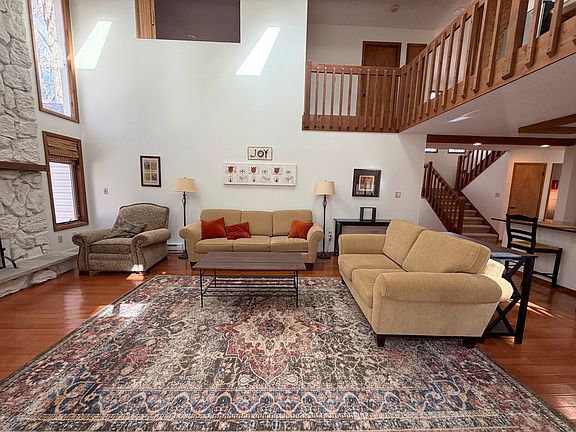 5th image of 811 Paddock Ct