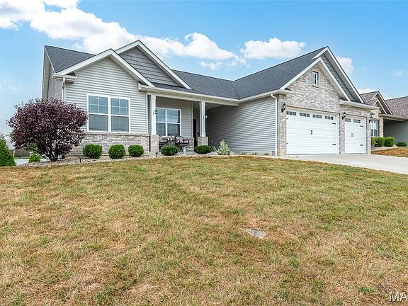 2nd image of 1831 Crimson Oak Dr