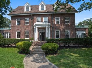 25 Lanark Rd, Yonkers, NY 10705