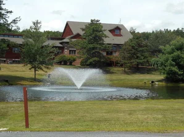 31B E Lake Valley Dr, Hazleton, PA 18202
