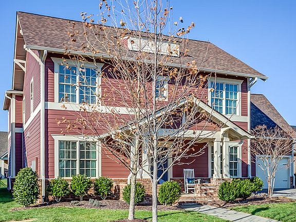 2nd image of 815 Dartmoor Ln