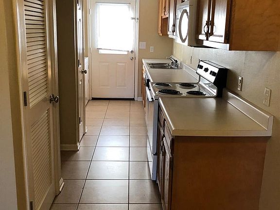 5th image of 11/17 Vassar Dr