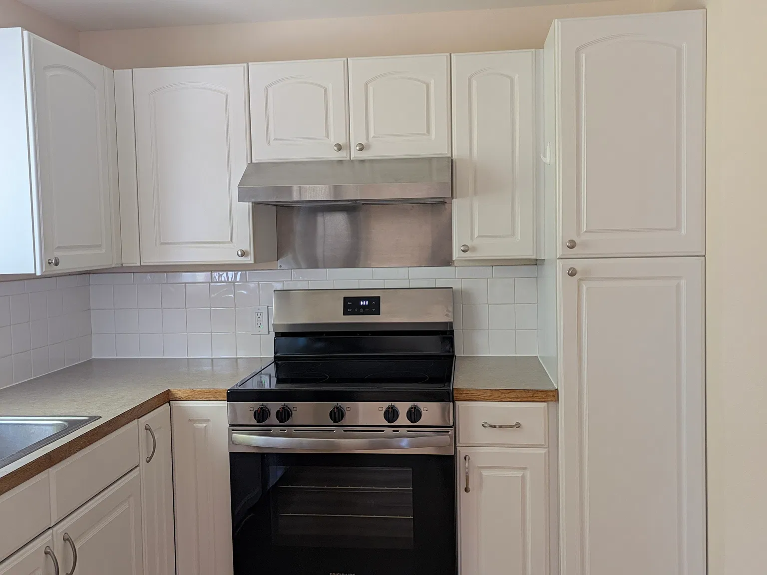 2 bed, 840 sqft, $1,900 — Photo 3