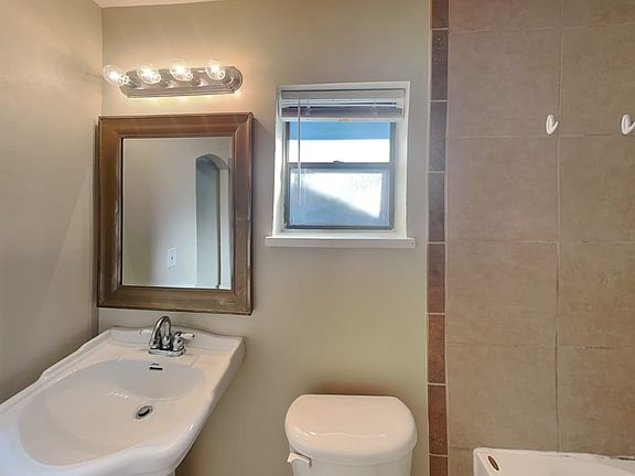 5th image of 3853 Shady Grove Cir #1