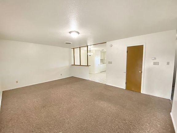 4th image of 620-622 E Sunset Cir