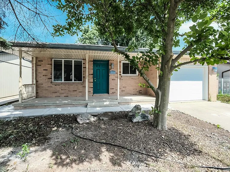 3309 Aurora Dr — Photo 3