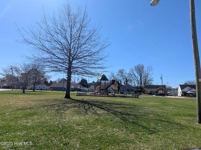 710 Beech St — Photo 17