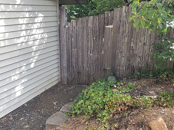 4th image of 1427 May Ave #2