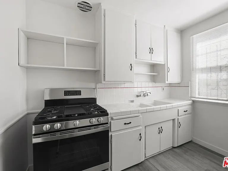 1200 S Citrus Ave #6 — Photo 13