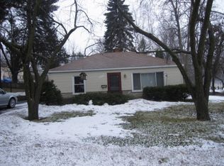 1004 Navajo Trl, Monona, WI 53716