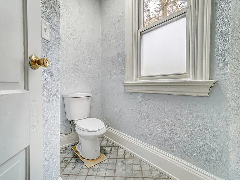 870 Rockdale Ave — Photo 33