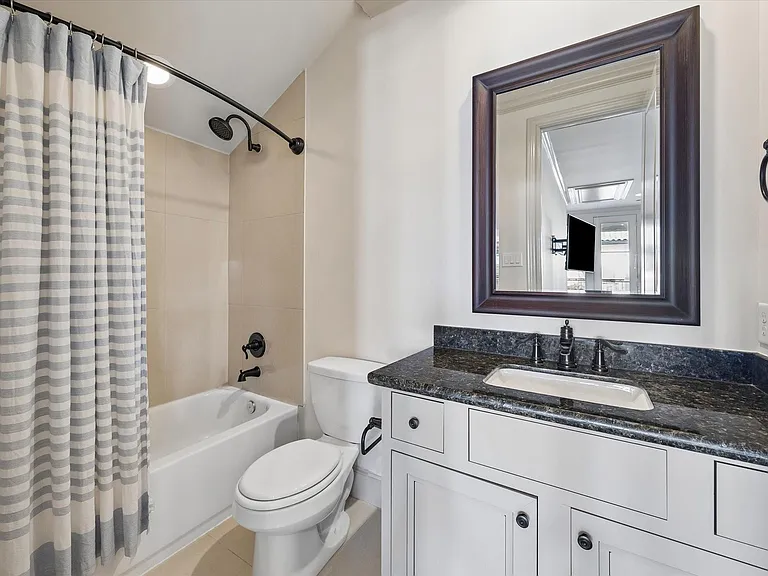 1521 Oakdale St — Photo 34