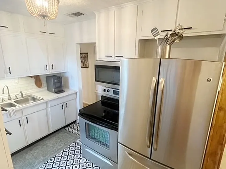 332 Chicago Ave — Photo 7