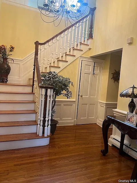 5 bed, 4.5 bath, 4323 sqft, $8,800 — Photo 4