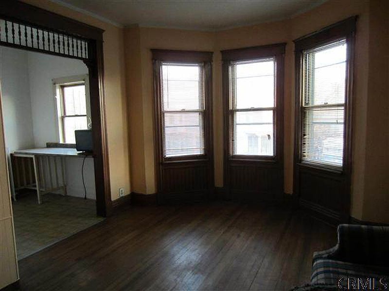 4th image of 185 QUAIL Street