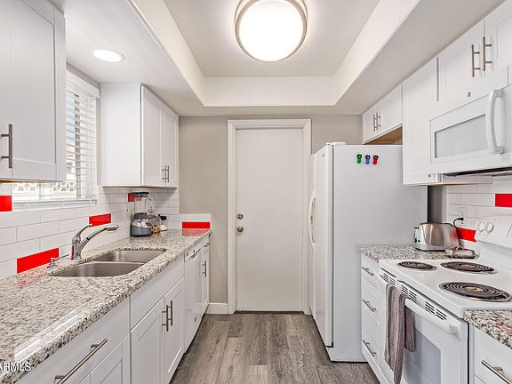 5th image of 15844 N 26TH Avenue
