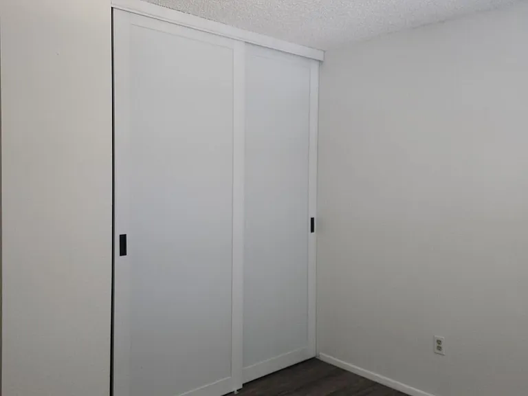 1212 Chelwood Park Blvd NE #4 — Photo 9