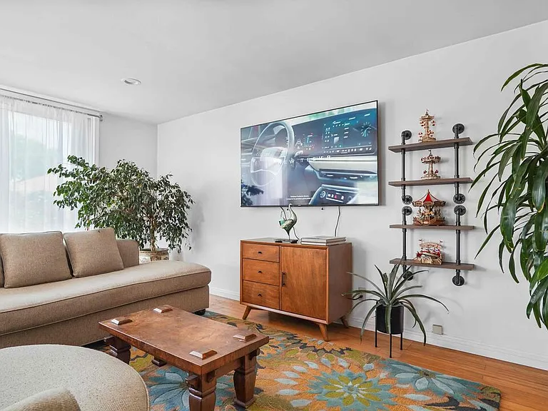 3801 Sutro Ave — Photo 20