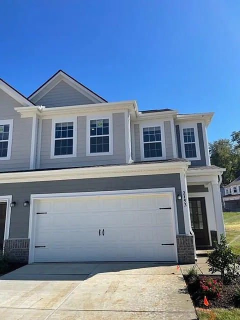 3 bed, 2.5 bath, 1673 sqft, $1,945 — Photo 2