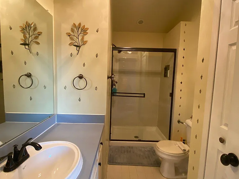5628 Versailles Ave — Photo 52