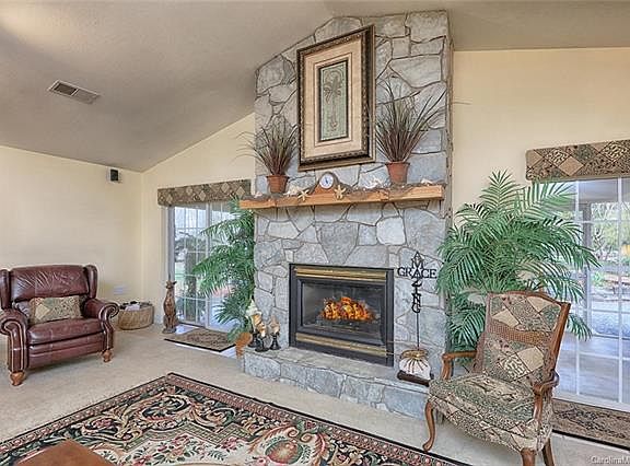 5th image of 260 Blueberry Hill Dr