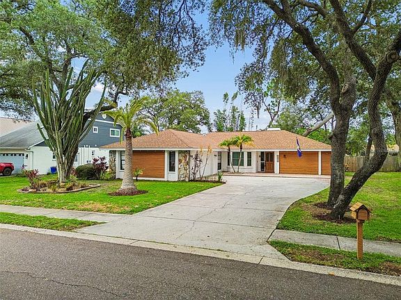 2nd image of 1425 POINSETTIA AVENUE