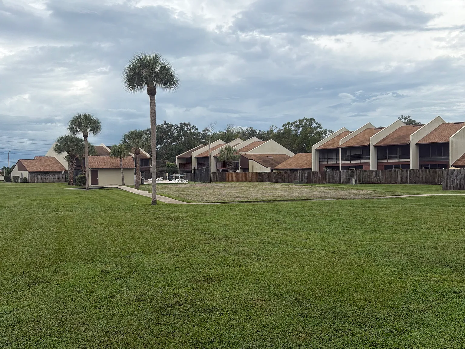 2 bed, 1.5 bath, 1025 sqft, $1,550 — Photo 2