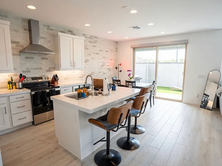 3529 E Rollins St — Photo 3