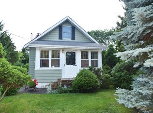 923 Green Grove Rd, Tinton Falls, NJ 07712