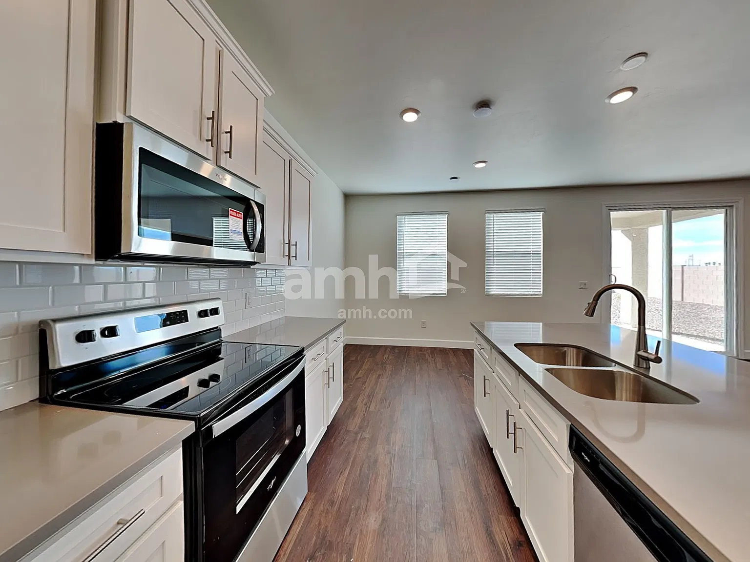 4 bed, 2.5 bath, 2292 sqft, $2,315 — Photo 4