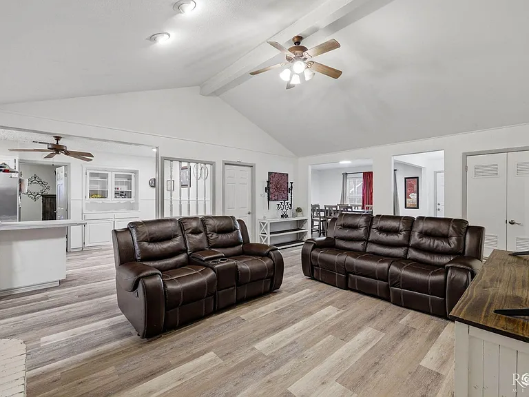 213 Twin Oaks Dr — Photo 24